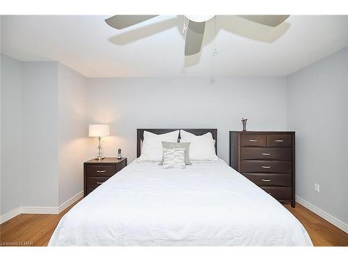 13 Oak Drive, Niagara-On-The-Lake, ON - Indoor Photo Showing Bedroom