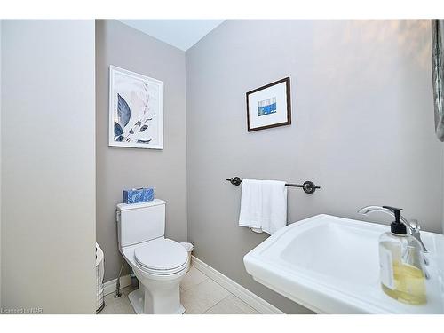 13 Oak Drive, Niagara-On-The-Lake, ON - Indoor Photo Showing Bathroom