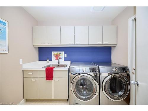 13 Oak Drive, Niagara-On-The-Lake, ON - Indoor Photo Showing Laundry Room