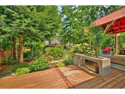 13 Oak Drive, Niagara-On-The-Lake, ON - Outdoor With Deck Patio Veranda