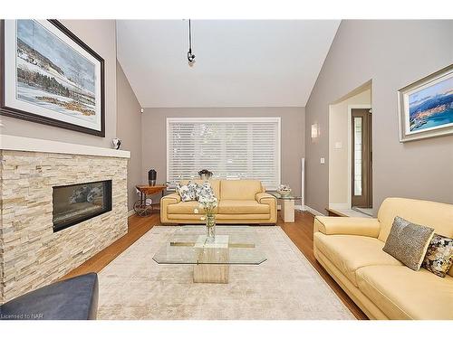 13 Oak Drive, Niagara-On-The-Lake, ON - Indoor Photo Showing Living Room With Fireplace