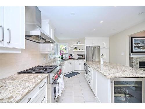 13 Oak Drive, Niagara-On-The-Lake, ON - Indoor Photo Showing Kitchen With Upgraded Kitchen