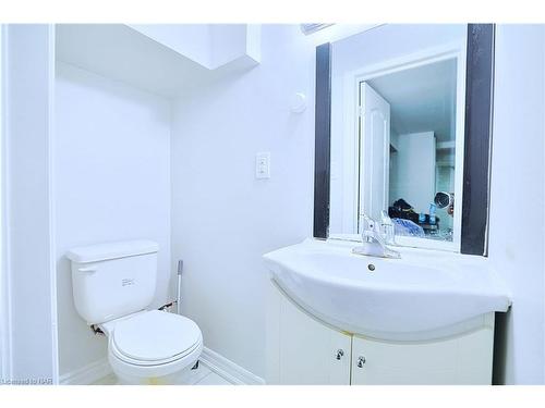 6462 Barker Street, Niagara Falls, ON - Indoor Photo Showing Bathroom