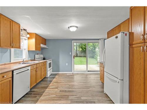 194 Russell Avenue, St. Catharines, ON - Indoor Photo Showing Kitchen With Double Sink