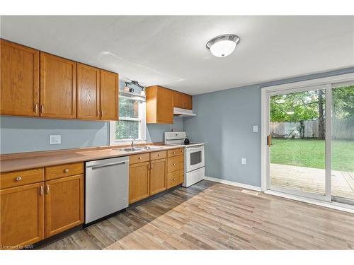 194 Russell Avenue, St. Catharines, ON - Indoor Photo Showing Kitchen With Double Sink