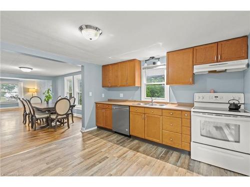 194 Russell Avenue, St. Catharines, ON - Indoor Photo Showing Kitchen With Double Sink