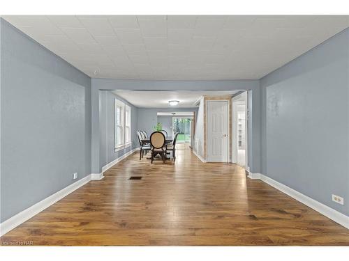 194 Russell Avenue, St. Catharines, ON - Indoor Photo Showing Other Room