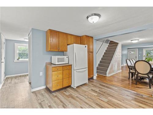 194 Russell Avenue, St. Catharines, ON - Indoor Photo Showing Kitchen