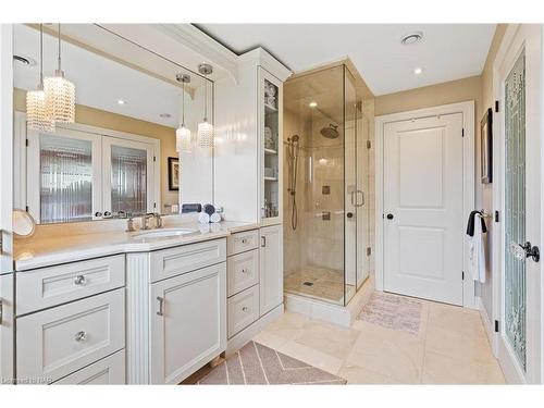 181 Lakeshore Road, St. Catharines, ON - Indoor Photo Showing Bathroom