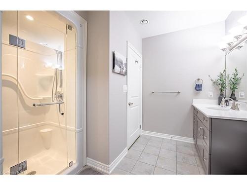 202-379 Scott Street, St. Catharines, ON - Indoor Photo Showing Bathroom