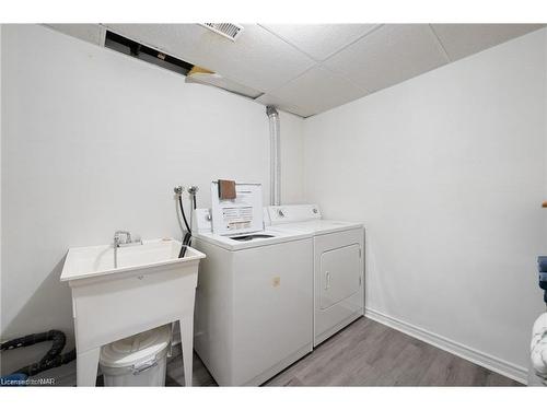 6558 Dunn Street, Niagara Falls, ON - Indoor Photo Showing Laundry Room