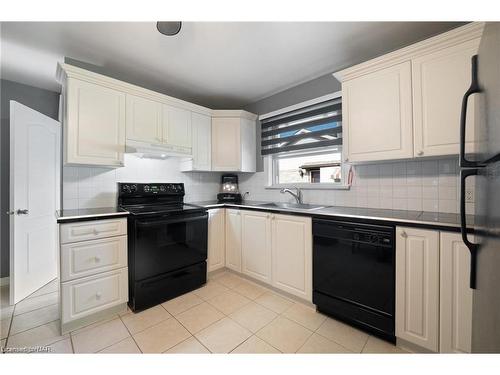 6558 Dunn Street, Niagara Falls, ON - Indoor Photo Showing Kitchen