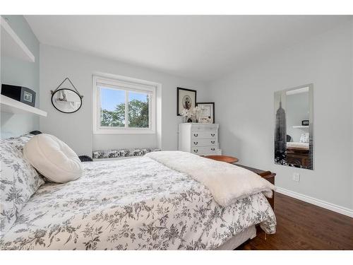 19 Little John Court, Welland, ON - Indoor Photo Showing Bedroom