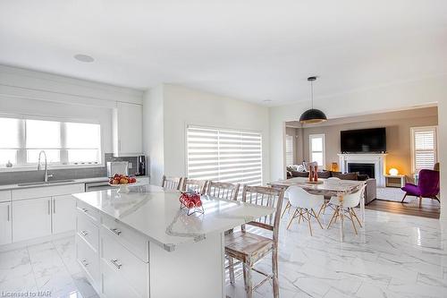 4279 Willick Road, Niagara Falls, ON - Indoor Photo Showing Kitchen