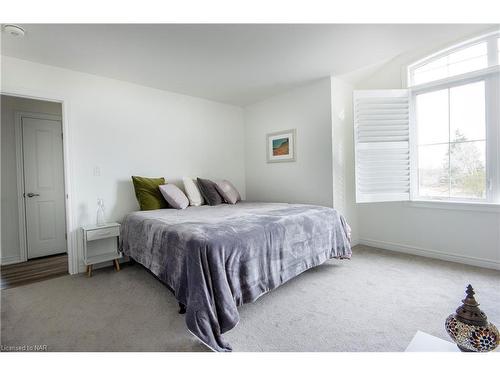 4279 Willick Road, Niagara Falls, ON - Indoor Photo Showing Bedroom