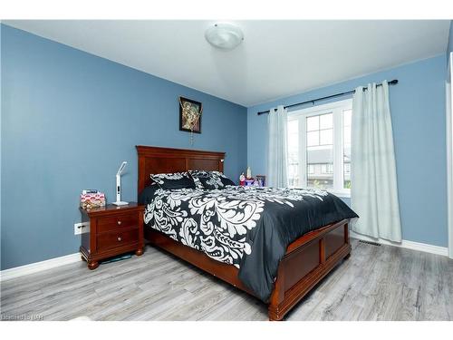 44 Haney Drive, Thorold, ON - Indoor Photo Showing Bedroom