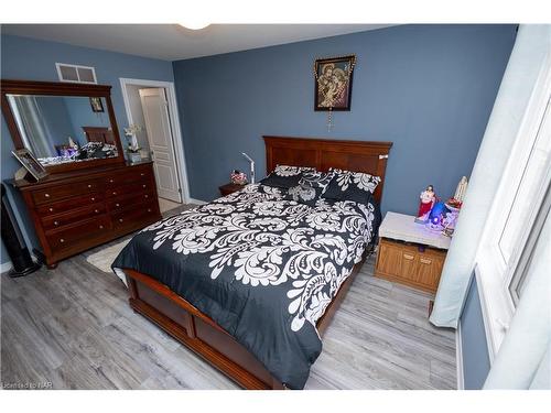 44 Haney Drive, Thorold, ON - Indoor Photo Showing Bedroom