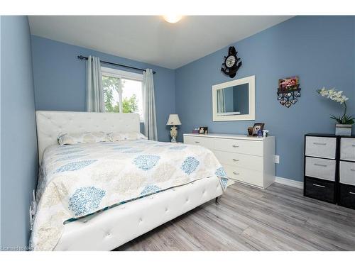 44 Haney Drive, Thorold, ON - Indoor Photo Showing Bedroom