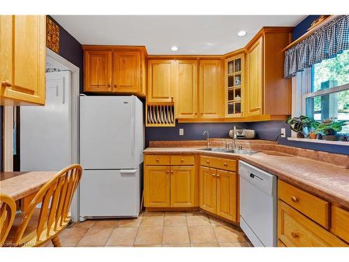 32 Forest Hill Road, St. Catharines, ON - Indoor Photo Showing Kitchen With Double Sink