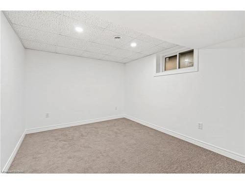 7422 Dorchester Road, Niagara Falls, ON - Indoor Photo Showing Other Room