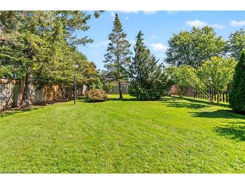 7422 Dorchester Road, Niagara Falls, ON - Outdoor