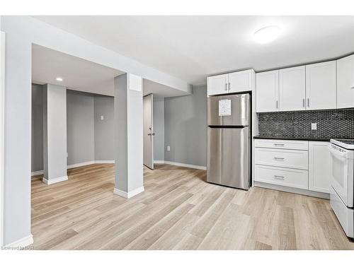 92 Margery Avenue, St. Catharines, ON - Indoor Photo Showing Kitchen