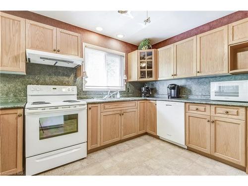 27 Cartier Drive, St. Catharines, ON - Indoor Photo Showing Kitchen