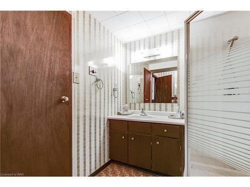 27 Cartier Drive, St. Catharines, ON - Indoor Photo Showing Bathroom