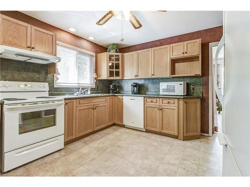 27 Cartier Drive, St. Catharines, ON - Indoor Photo Showing Kitchen