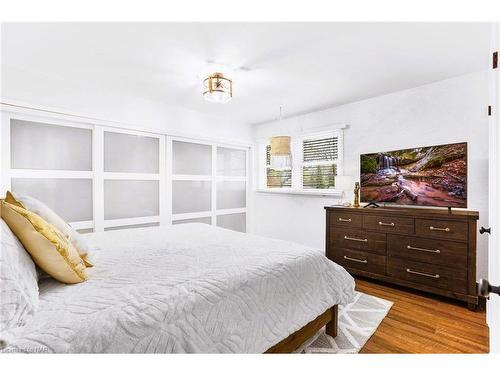 6940 Coach Drive, Niagara Falls, ON - Indoor Photo Showing Bedroom