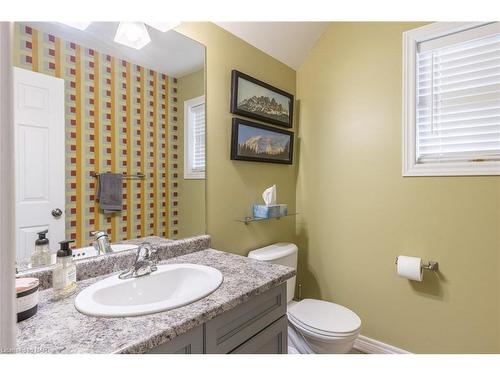8466 Kelsey Crescent, Niagara Falls, ON - Indoor Photo Showing Bathroom