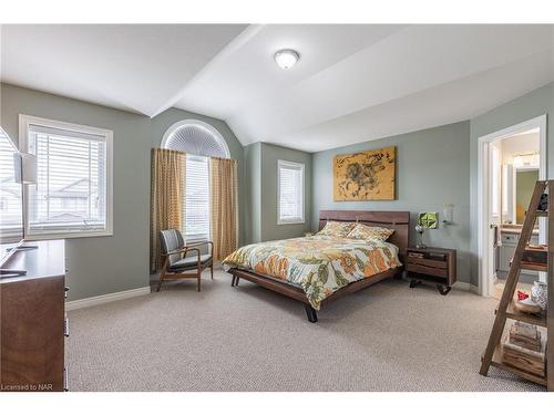 8466 Kelsey Crescent, Niagara Falls, ON - Indoor Photo Showing Bedroom