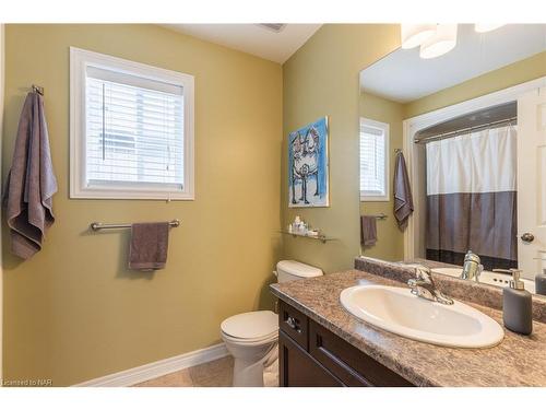 8466 Kelsey Crescent, Niagara Falls, ON - Indoor Photo Showing Bathroom