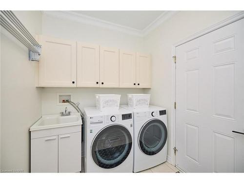 2457 Walker Court, Niagara Falls, ON - Indoor Photo Showing Laundry Room