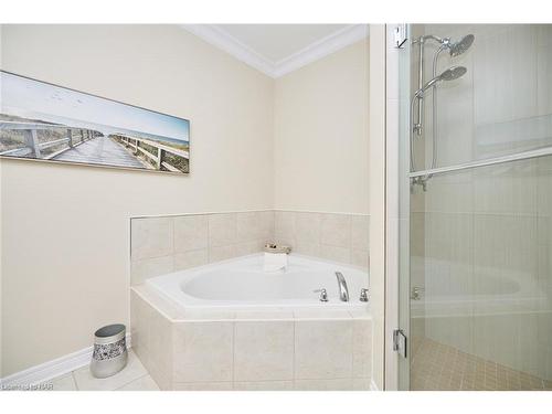 2457 Walker Court, Niagara Falls, ON - Indoor Photo Showing Bathroom