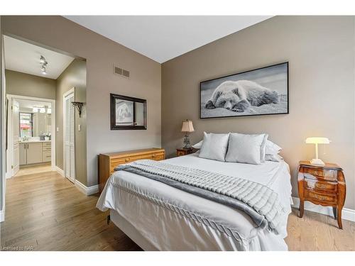 3 Shaws Lane, Niagara-On-The-Lake, ON - Indoor Photo Showing Bedroom