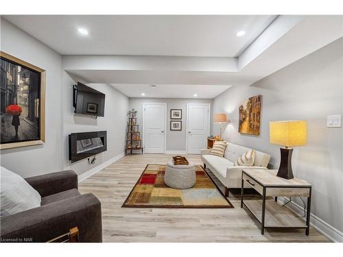 3 Shaws Lane, Niagara-On-The-Lake, ON - Indoor Photo Showing Living Room With Fireplace