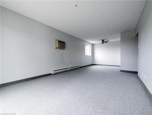 305-4692 Crysler Avenue, Niagara Falls, ON - Indoor Photo Showing Other Room