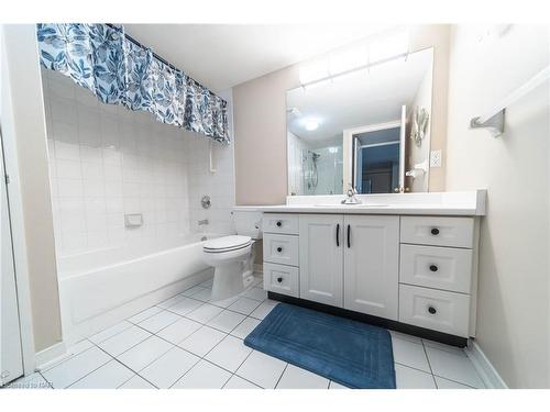 209-8111 Forest Glen Drive, Niagara Falls, ON - Indoor Photo Showing Bathroom