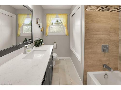 6990 Concord Crescent, Niagara Falls, ON - Indoor Photo Showing Bathroom