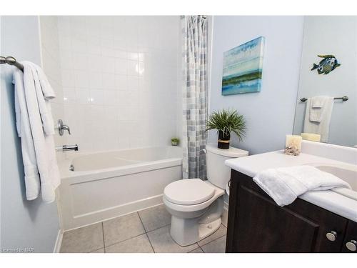 8683 Dogwood Crescent, Niagara Falls, ON - Indoor Photo Showing Bathroom