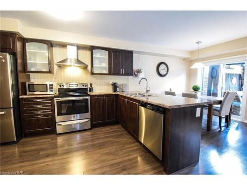 8683 Dogwood Crescent, Niagara Falls, ON - Indoor Photo Showing Kitchen With Double Sink