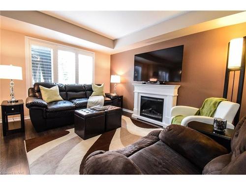 8683 Dogwood Crescent, Niagara Falls, ON - Indoor Photo Showing Living Room With Fireplace
