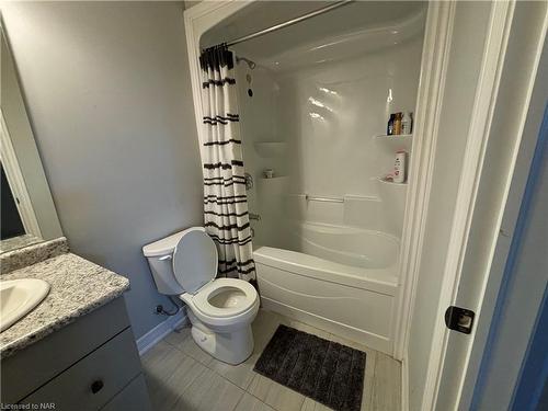 Lower-34 Bounty Avenue, Thorold, ON - Indoor Photo Showing Bathroom