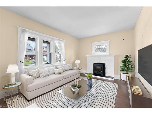 4862 Fourth Avenue, Niagara Falls, ON - Indoor Photo Showing Living Room With Fireplace