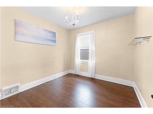 4862 Fourth Avenue, Niagara Falls, ON - Indoor Photo Showing Other Room