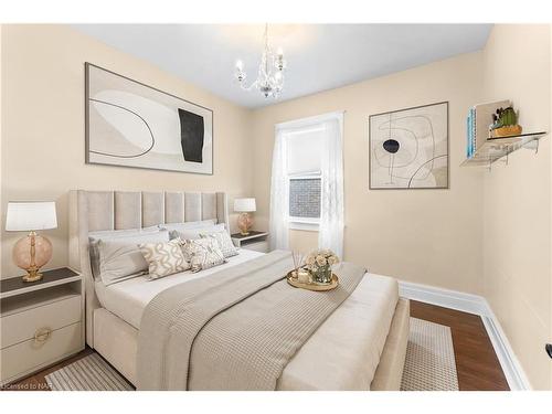 4862 Fourth Avenue, Niagara Falls, ON - Indoor Photo Showing Bedroom