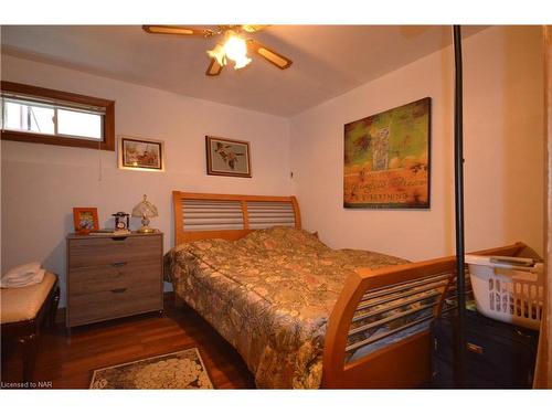 16 Belfast Road S, Fort Erie, ON - Indoor Photo Showing Bedroom