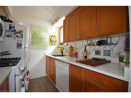 16 Belfast Road S, Fort Erie, ON - Indoor Photo Showing Kitchen