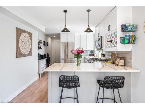 2913 Ridgemount Road, Fort Erie, ON - Indoor Photo Showing Kitchen With Upgraded Kitchen